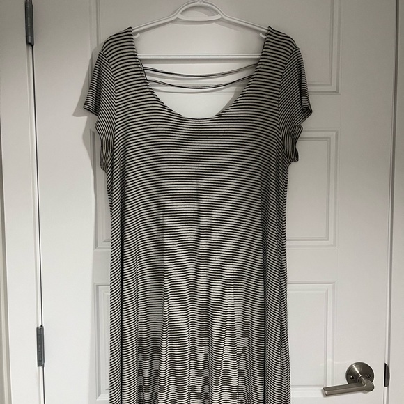 Maternity Striped Dress - Picture 3 of 4